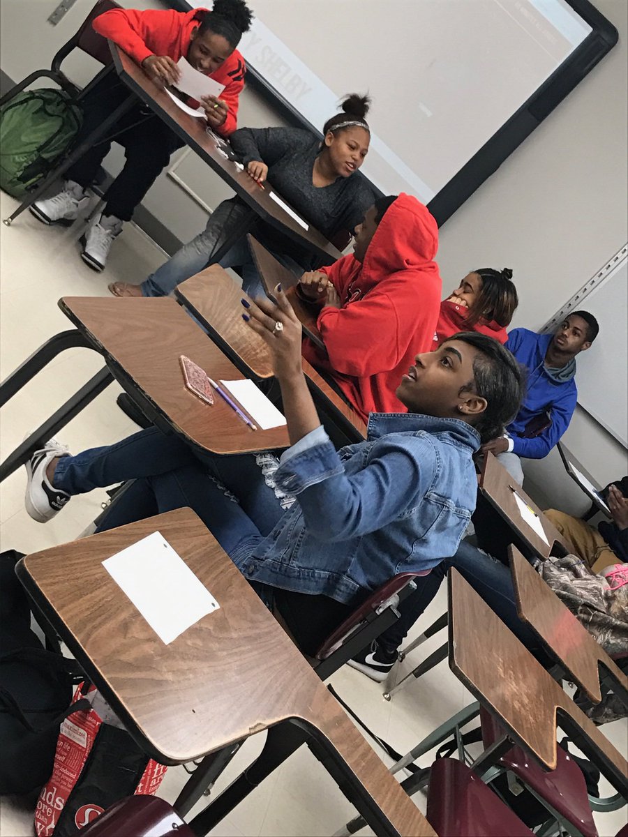 jenksblacksu's tweet photo. Thanks everyone who came out to Black Student Union's last meeting✊🏽✊🏾✊🏿 We went over modern day segregation racism and other great topics🎉✨ https://t.co/8pOZpKoIuL