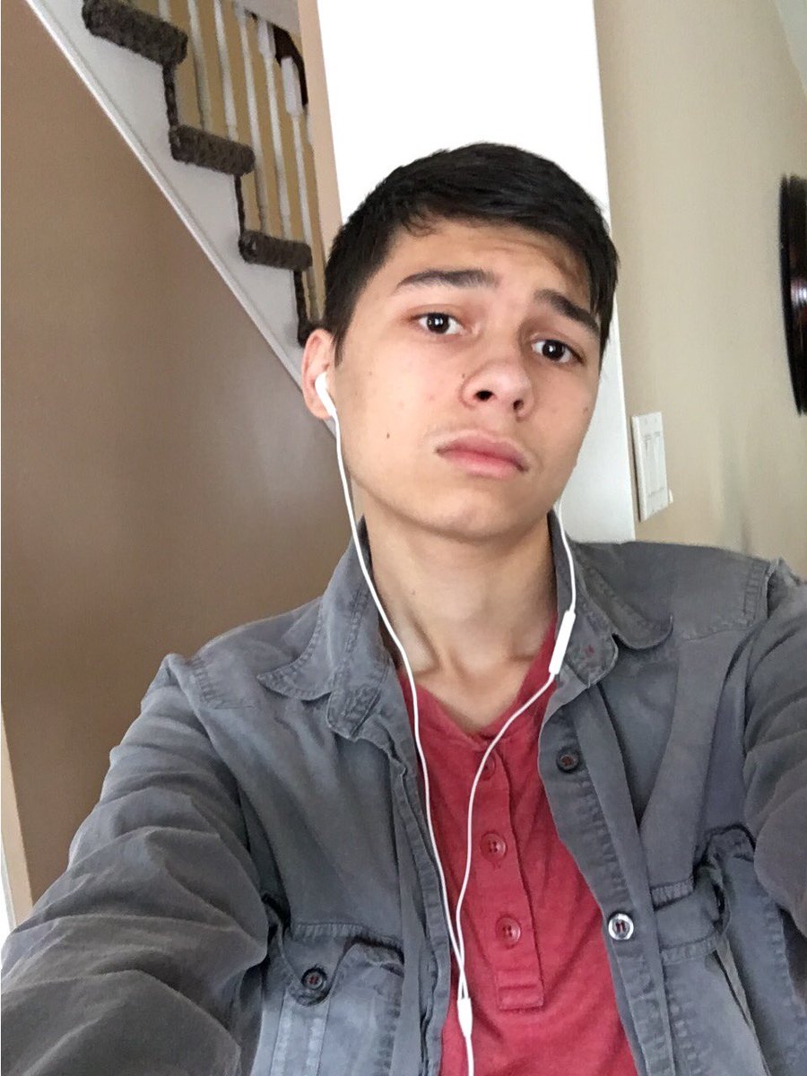 JarrettMarshal8's tweet photo. #selfie #HappyBirthday #eightteen https://t.co/a1P3yNGd76