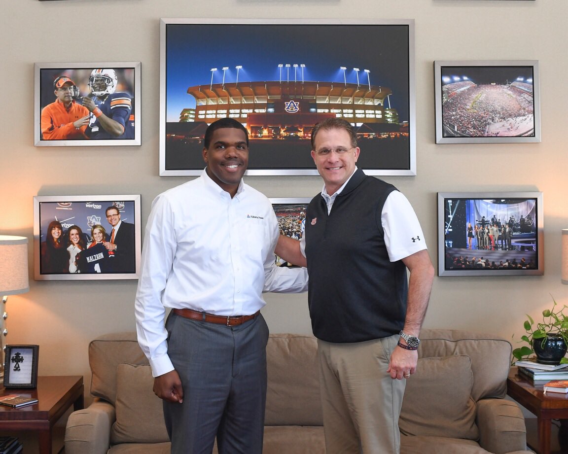 CoachGusMalzahn's tweet photo. Great having former Auburn Alum and General Manager for Alabama Power @KRobThomas speak to our team! Great job! https://t.co/CnoCnXriKr