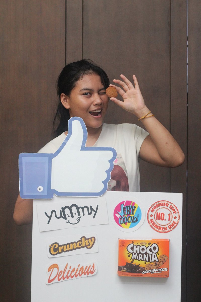 RianRainy's tweet photo. @enak_kebangetan Chocomania itu memiliki berjuta rasa yang tak bisa diungkapkan, pokoknya dijamin enak banget deh #ChocomaniaHunt https://t.co/Yg42XRo3ox