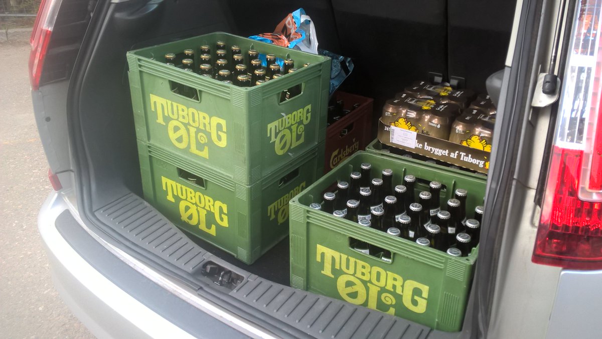 EvePardi's tweet photo. We brought home some beer today... :D#Carlsberg #msprocks https://t.co/13kCvYigTA