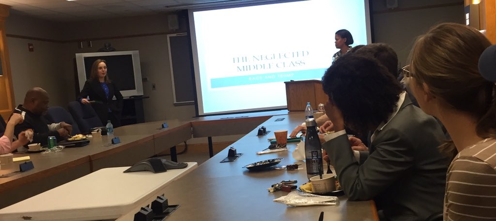 AustenParrish's tweet photo. Full house at today's faculty workshop with Prof. @amdickerson (@UTexasLaw) and her presentation on "The Neglected Middle Class." https://t.co/3ITij7pgcn