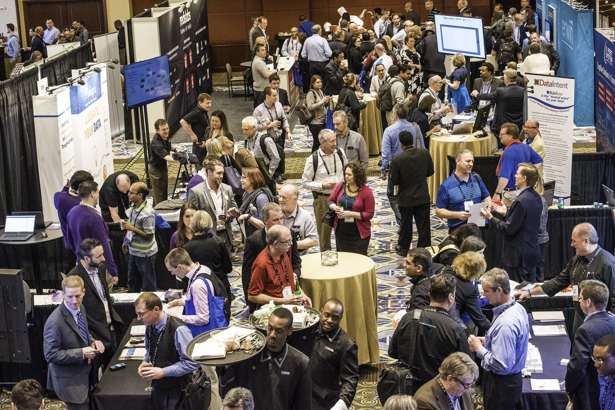NoSQLNow's tweet photo. Great photos taken during the Exhibits & Reception! #EDW17 #NoSQLNow #CDOVision #FIBO https://t.co/h3KShs128E