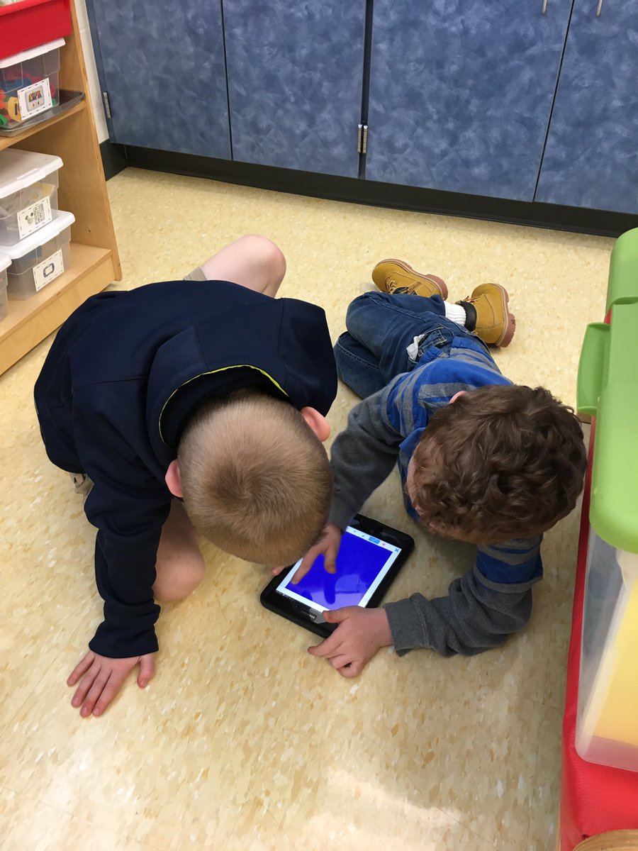 jrsteach's tweet photo. @WTBobcats #kindergarten Working #collaboratively on #digitalwriting #teachingoneanother https://t.co/50kaWWfBX4