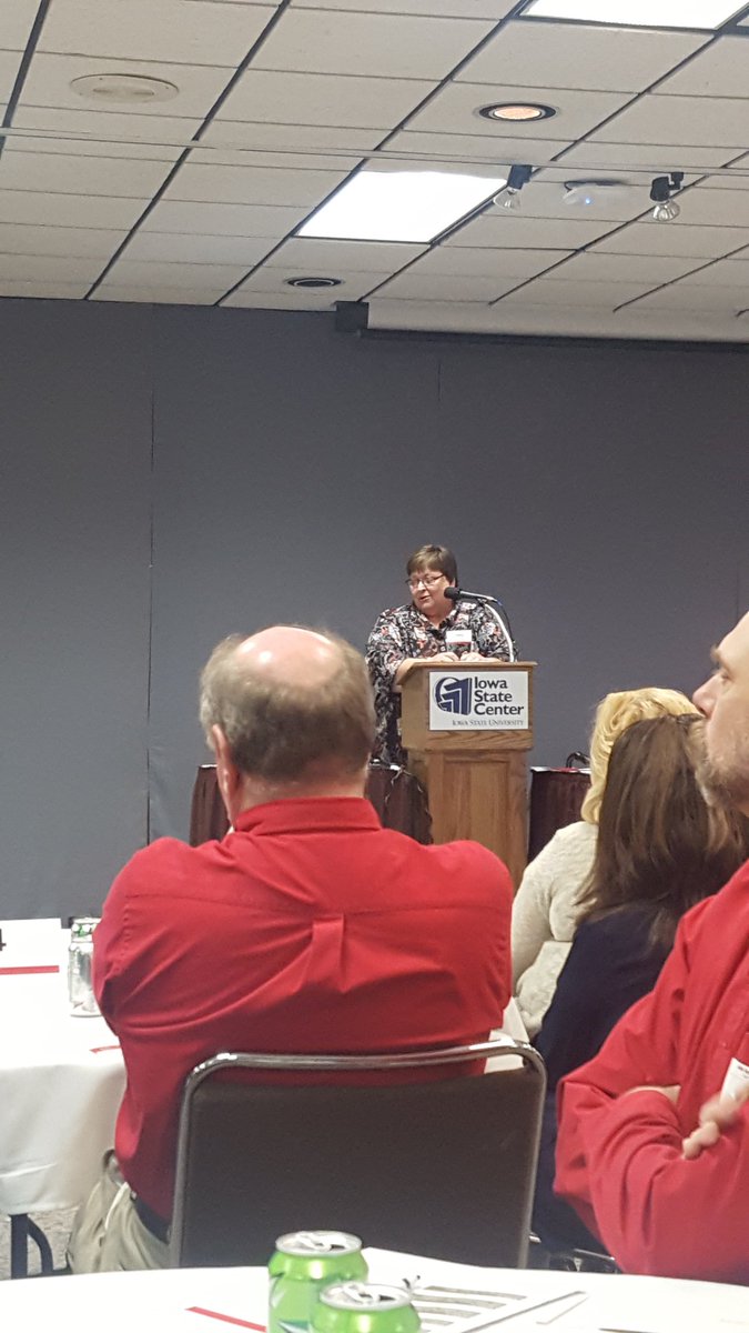 ross_wilburn's tweet image. Nancy Adrian, Washington County  Extension receiving award for promoting/supporting Women in Agriculture. #StrongIowa #NavigatingDifference