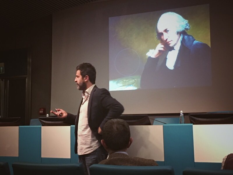 ironicmoka's tweet photo. Apre la serata del #opengdg #Torino @temporelli73 di @thefablab_ con lo speech 'il cerchio si chiude' https://t.co/Bz2XXVaYgx