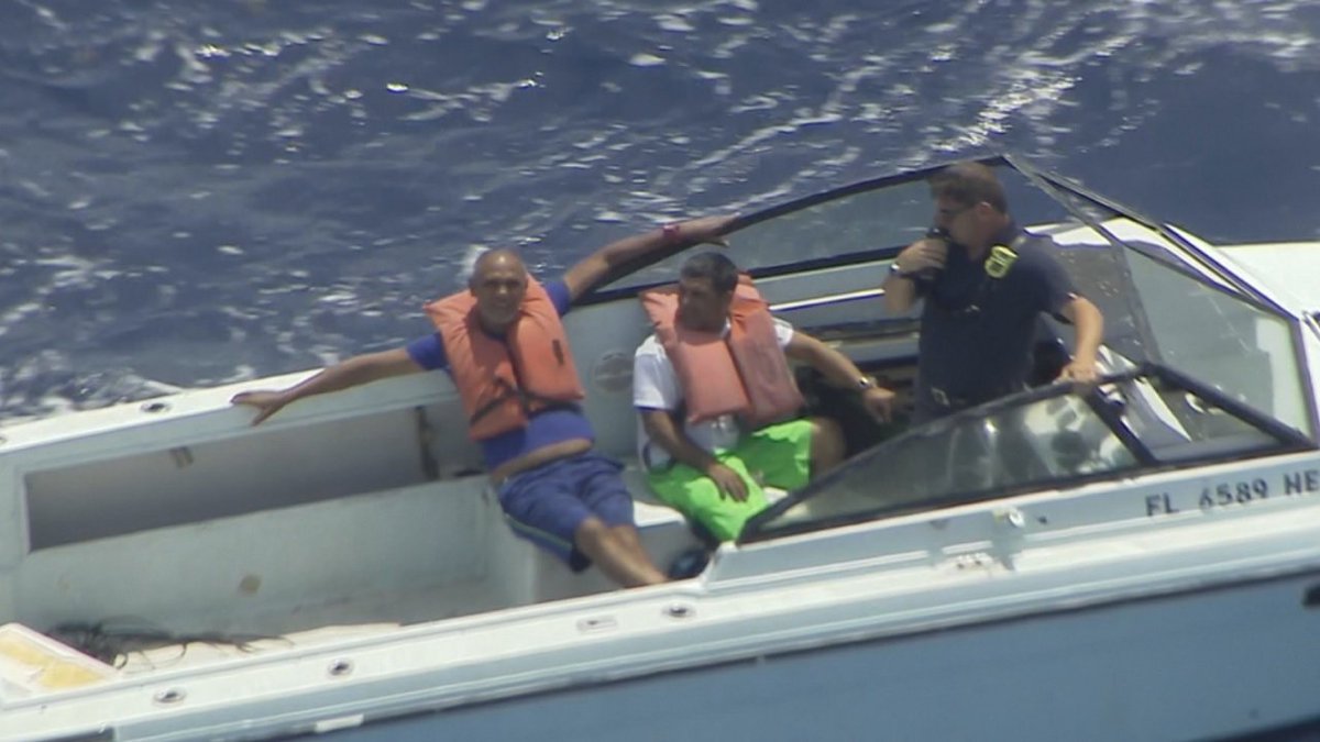 Good Samaritan finds boaters who were adrift for 2 days, authorities say bit.ly/2oJ1YXh https://t.co/9v0mSQ5fn4