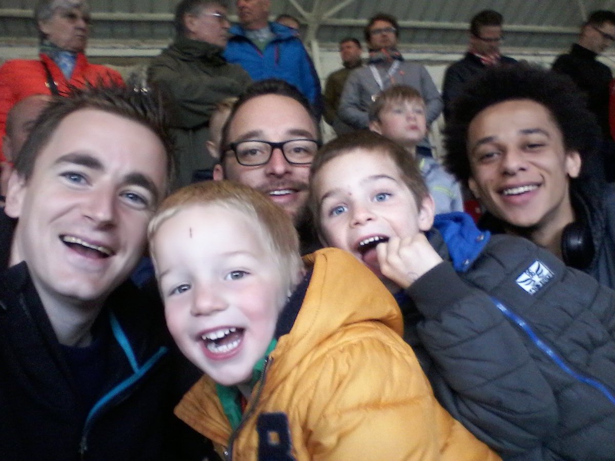 Met mijn grote vrienden <a href="/IljaCordon/">Ilja Cordon</a>, Ebe, Thore en Sayer naar de voetbal. Thore's eerste match van <a href="/official_rafc/">Royal Antwerp FC</a> ! #COYR