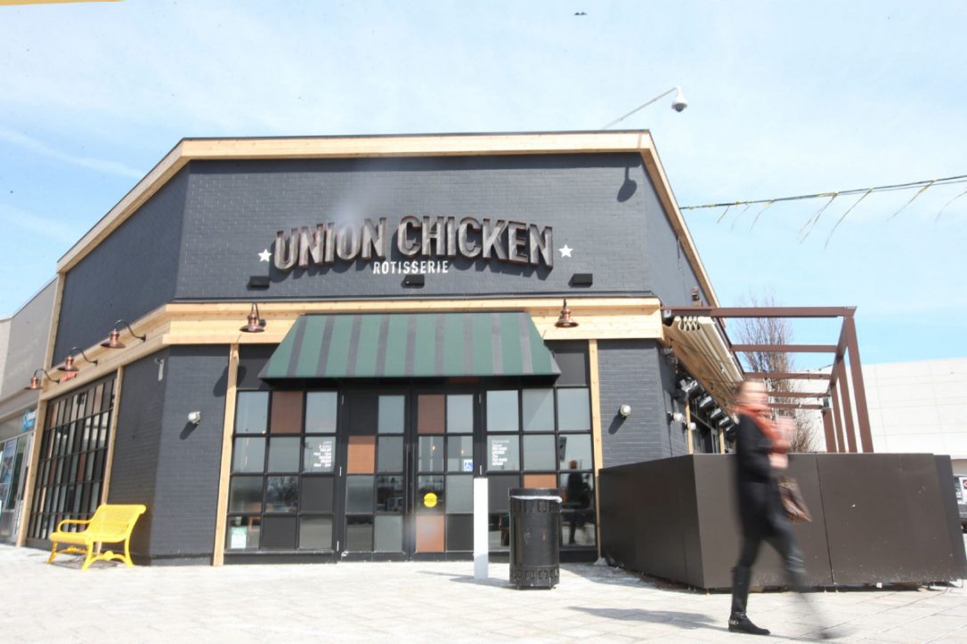 Torontounion's tweet photo. #UnionChicken is coming to the #YorkStreetPromenade at #UnionStation (and we couldn't be more excited) 
@TorontoStar https://t.co/noEEcBJXc1 https://t.co/AJSMlSmrIX