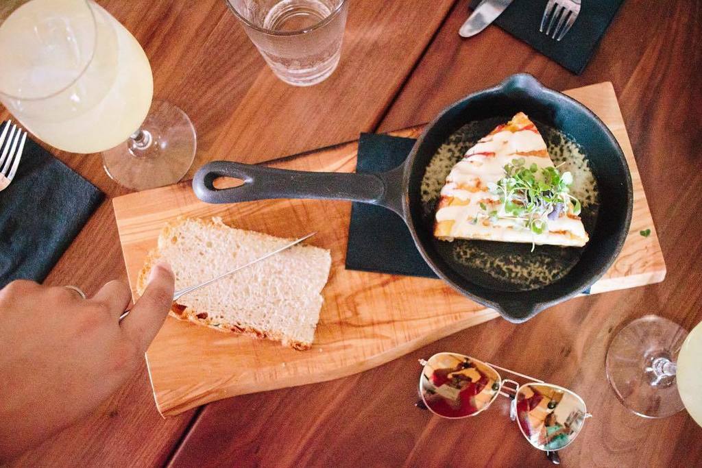 ashleyasegura_'s tweet photo. Still thinking about the lunch from @rustwynwood from @twotrends photo walk at the #DiMeSummit 😍😍 #Hispz17 https://t.co/0zVS5K75I9 https://t.co/7x64nJEvEv