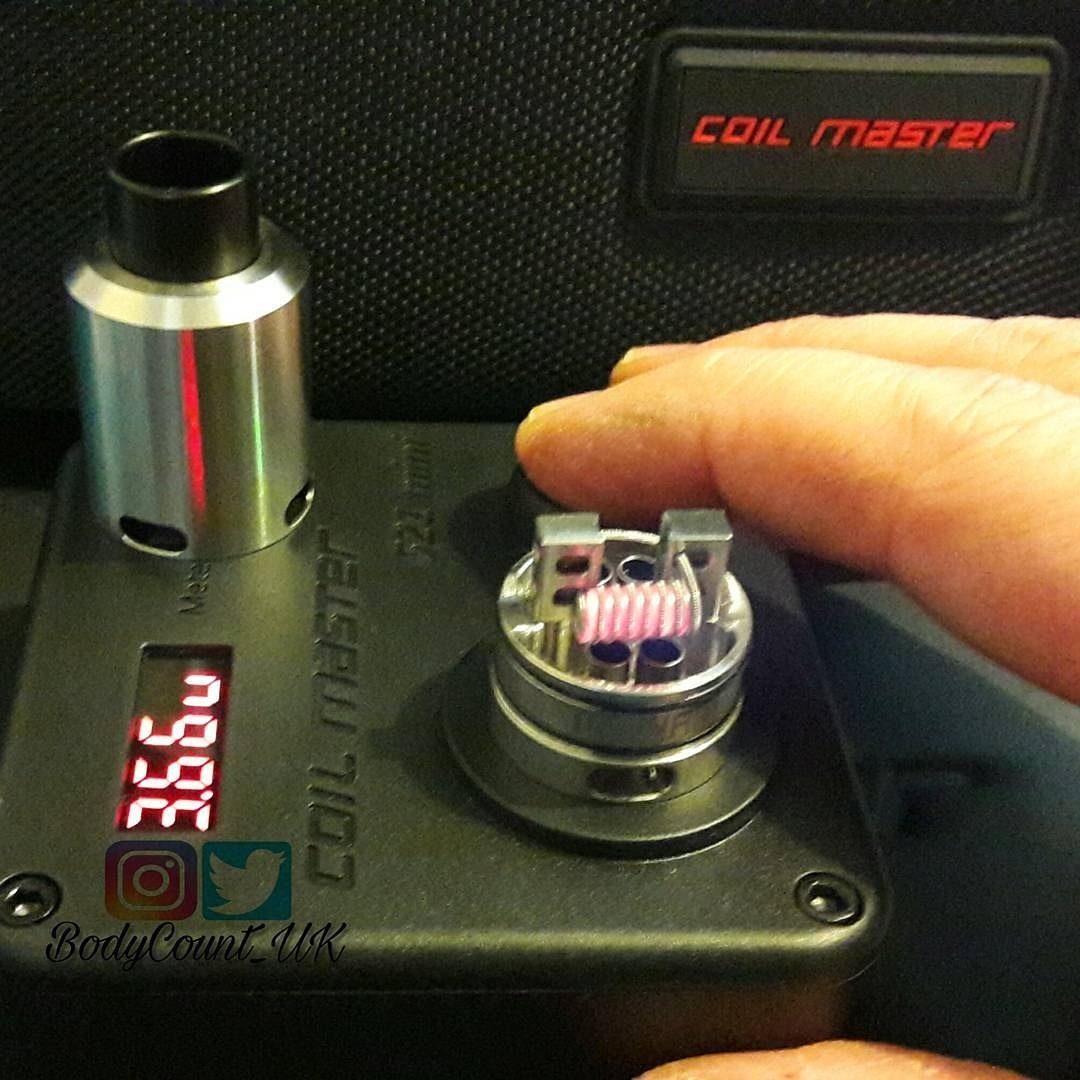 coilmasteruk's tweet photo. Glowing nicely on the coilmaster 521 Mini. 
Time to wick and get some juice on.
#coilmaster #coilmasteruk #521mini         PC:bodycount_uk https://t.co/jMCYEeykxH
