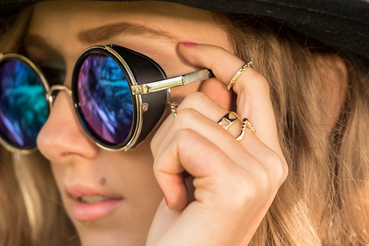 NikonColombia's tweet photo. #Nikonistas este es el resultado del #VideoDeLunes donde nuestra embajadora Dixie Dixon de forma creativa destaca detalles de los accesorios https://t.co/CktrTkO4VU