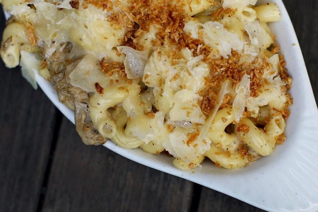 occheflife's tweet image. It ain't easy being cheesy!🧀 #DuckConfit 🦆 MacNCheese by Executive Chef Hiroki Uchida of @theblindrabbit!👌🏼💦 #2Die… ift.tt/2oCt8Cc