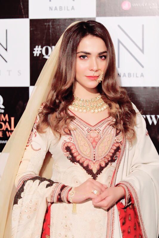 HumaimaMalick's tweet image. آنکھ اُن کی لڑی یوں میری آنکھ سے، دیکھ کر یہ لڑائی مزہ آ گیا
aankh un ki lari yuun meri aankh se, dekh kar yeh laraaii maza aa gaya ❤️