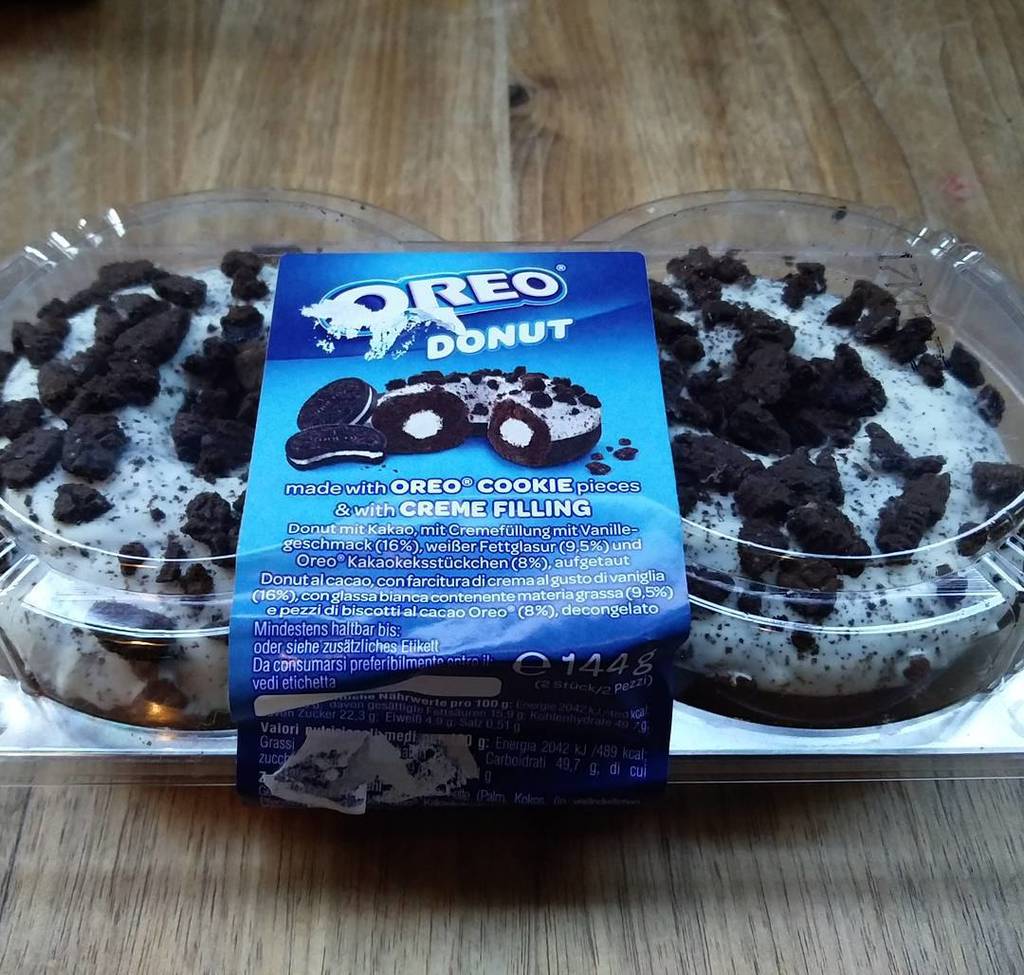 Shadowelf's tweet photo. Die @kaddybale hat mir Oreo-Donuts mitgebracht. Total lieb <3 #twueddelband #Omnomnom #Oreo #oreodonuts #donuts #o… https://t.co/kNVprPpJcS https://t.co/ehXqTTwPKJ