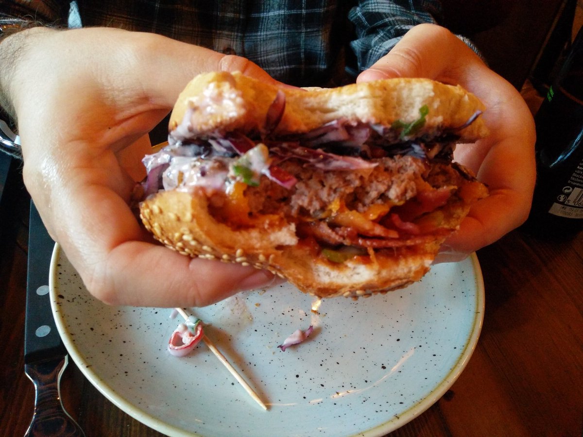 BeersBurgers's tweet photo. What a mid-week treat for @SeanButcher  at #gbknewbury @gbkburgers https://t.co/CFjRmNH7JQ