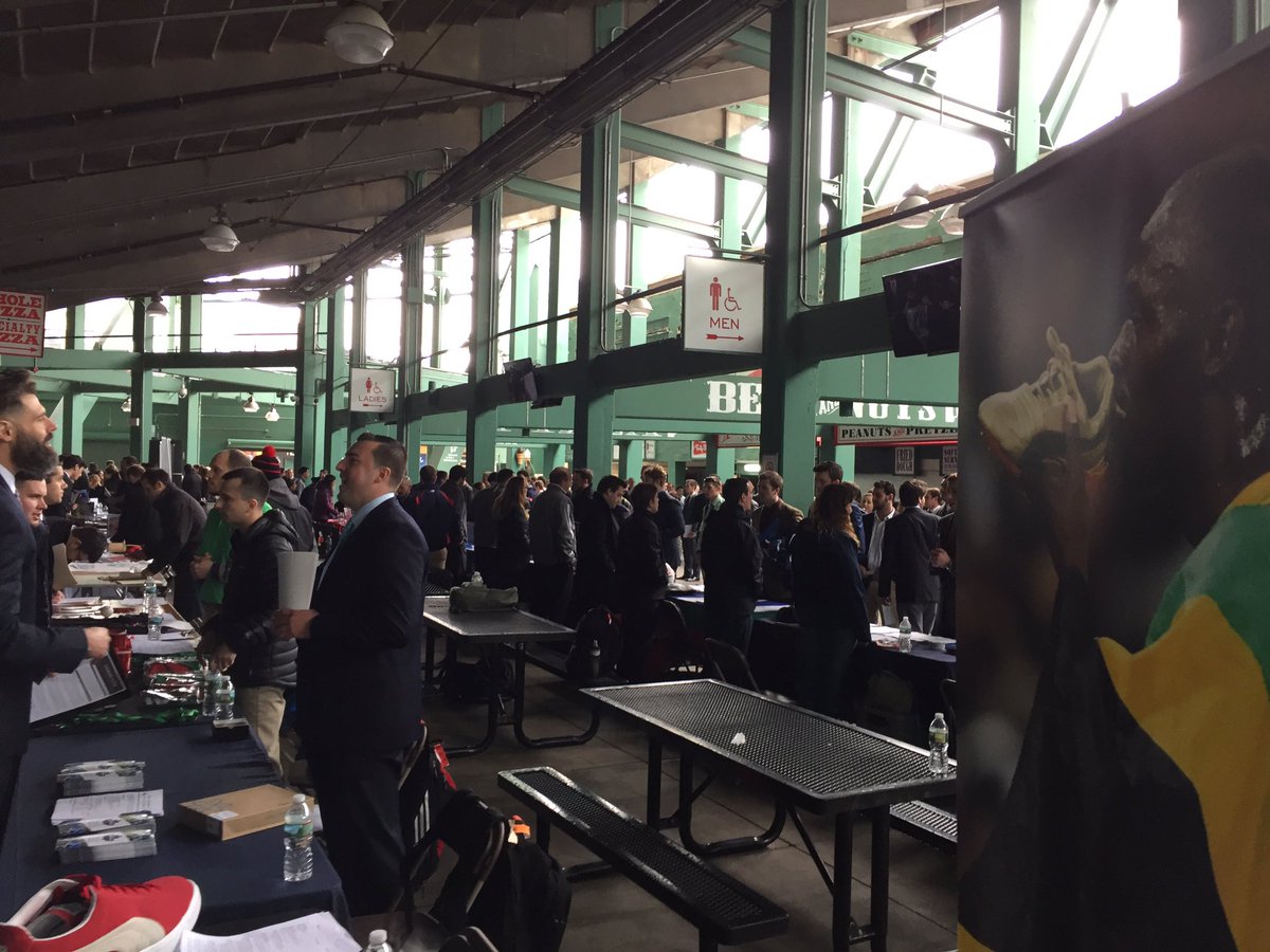 MrSchu_USM's tweet photo. Game on! USM students at the Red Sox Sport & Entertainment Career Fair! #USMSportmkt311 #USMIntro2Sport https://t.co/Pkb27WHJIi