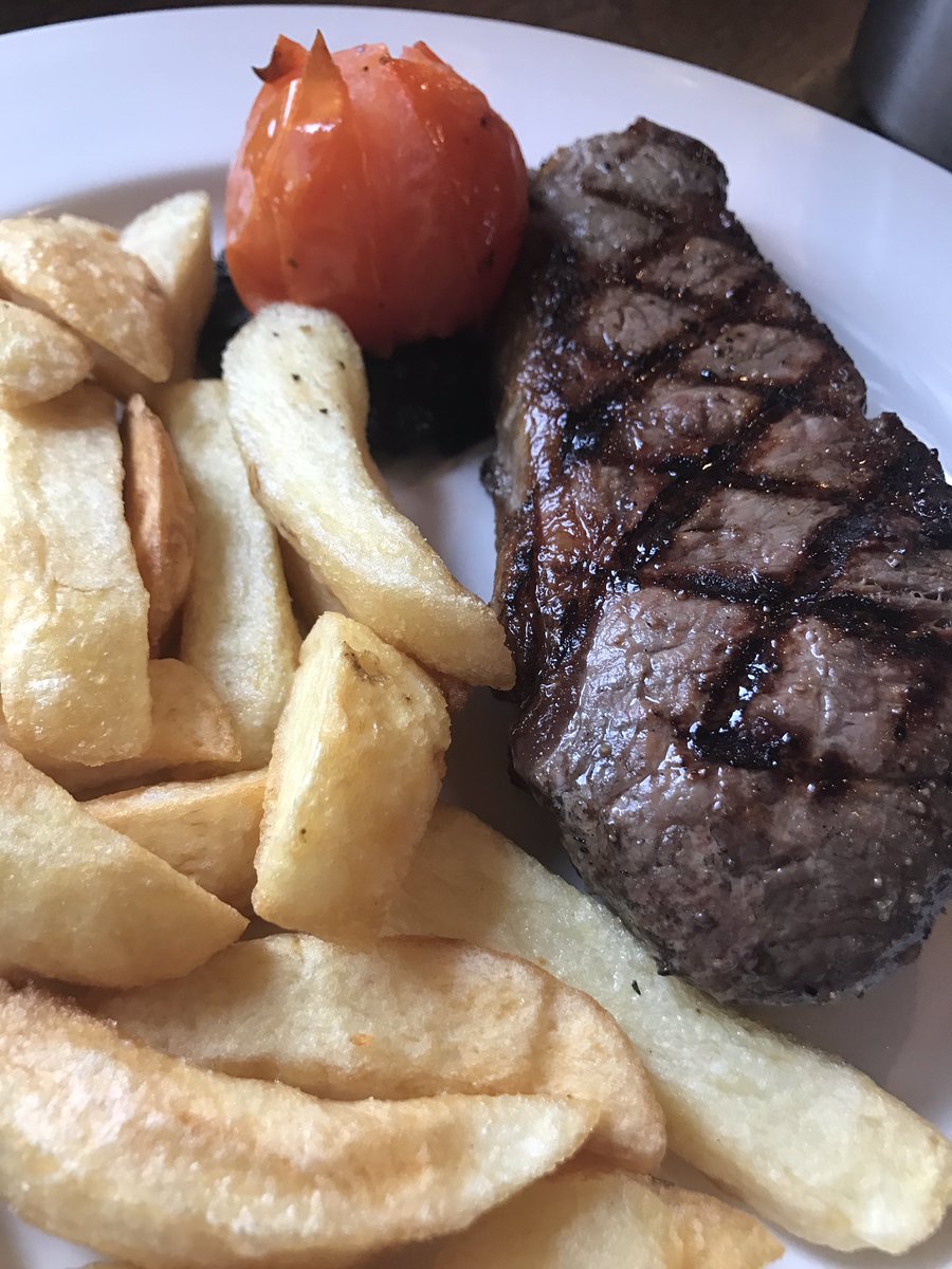 BeHerdMCR's tweet image. Let me say that #steak is 👍🏻 great you need to eat here-food is FAB. @thegreyhoundash @JWLeesBrewery #Knutsford #hale #wilmslow #Cheshire