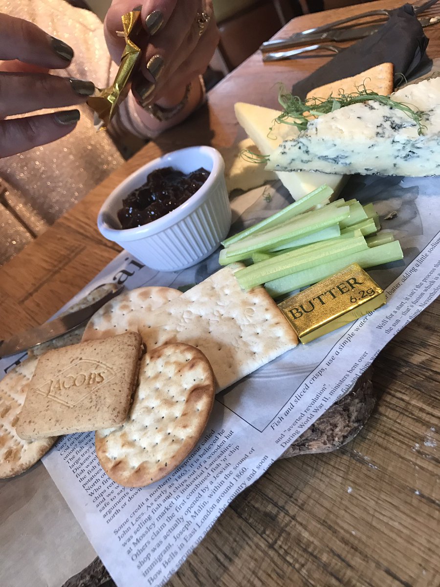 BeHerdMCR's tweet image. Just end the whole afternoon with #cheese "You Gotta Eat Here Very Soon" @thegreyhoundash @JWLeesBrewery #Cheshire #altrincham #wilmslow