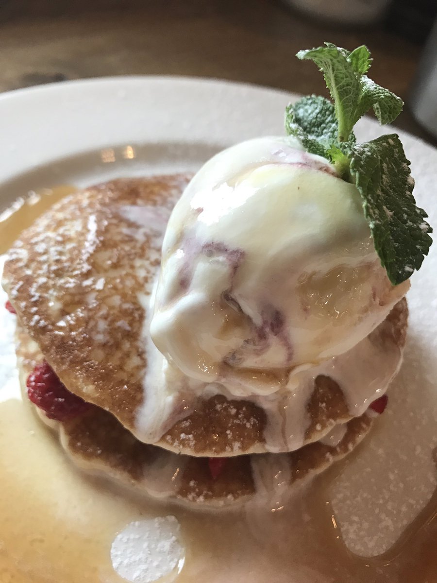 BeHerdMCR's tweet image. All we need now is #desserts and boy can they do #desserts @thegreyhoundash @JWLeesBrewery #hale #altrincham #saletown #cheshire #Knutsford