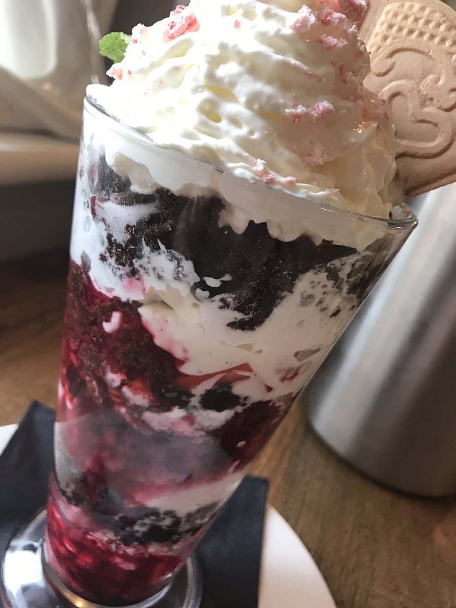 BeHerdMCR's tweet image. All we need now is #desserts and boy can they do #desserts @thegreyhoundash @JWLeesBrewery #hale #altrincham #saletown #cheshire #Knutsford