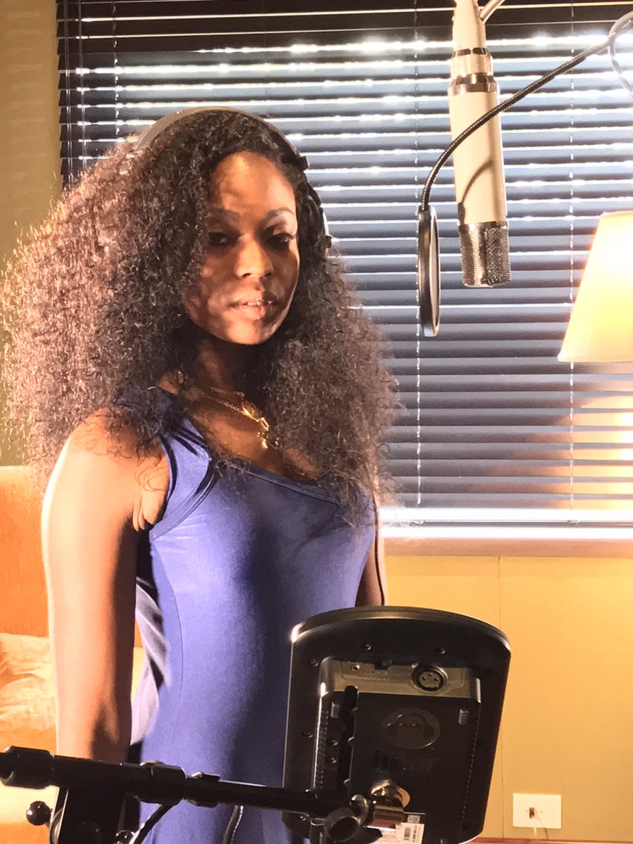 La reina del Pacífico grabando en los estudios del GML! <a href="/chocquibtown/">chocquibtown</a> <a href="/GOYOCQT/">Goyo 👑🖤✊🏾</a> #colombianrevolution