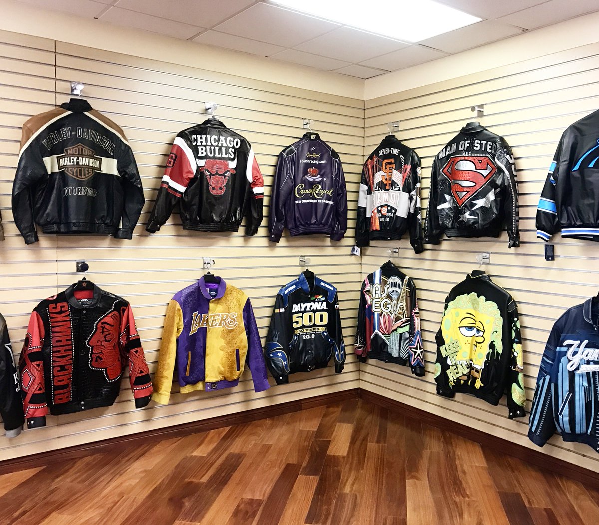 JHDesignGroup's tweet photo. Customization at its finest! https://t.co/WBWSLkU982