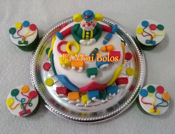 Fabrícia Vaz on X: #minibolo #bolo #viladapenha #cariocashopping #CupCake # carros #hotwheels #bolohotwheels #bolocarros #rota66 #pista #mesversario  #kitescolar  / X