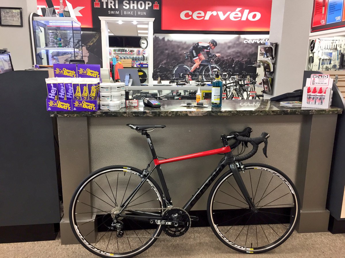 Huge thanks to <a href="/neworld1988/">neworldcycle</a> for getting my brand new (and completely gorgeous) <a href="/cervelo/">Cervélo</a> R5 all built up and ready to rip 😍😍😍