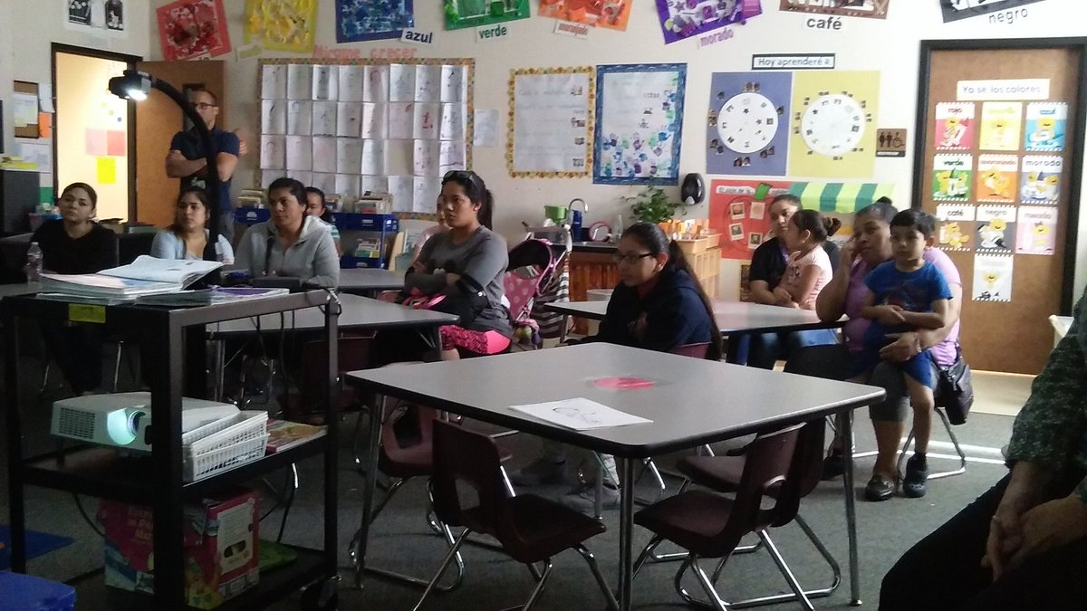 MrTclass1's tweet photo. Parents involved during our meeting to inform about our bilingual program. Padres en nuestra reunión para informar del programa bilingüe. https://t.co/01Hr8jTaya