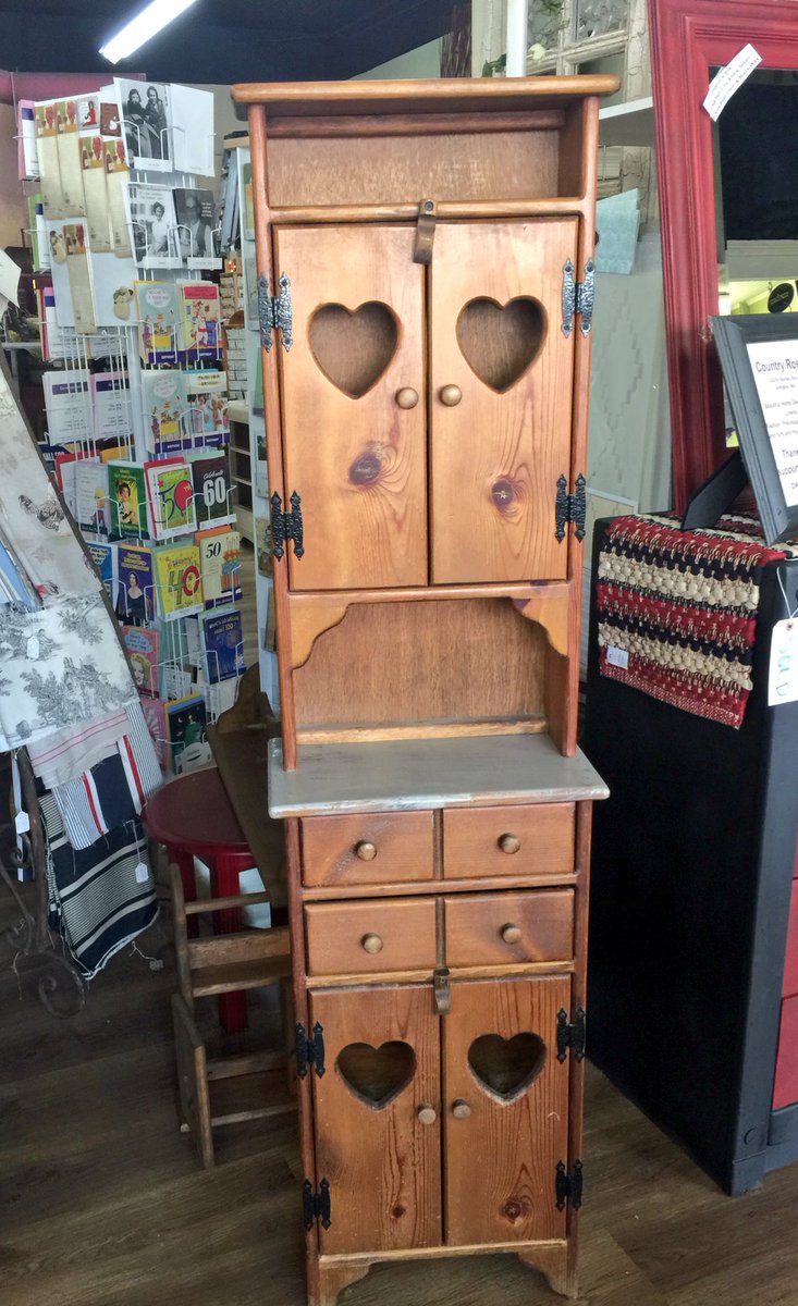 PaintBungalow's tweet image. Look at this adorable piece. #AnnieSloan #Coco then #OldOchre topped with#ClearWax and #BlackWax #FurnitureForSale #PaintedFurniture