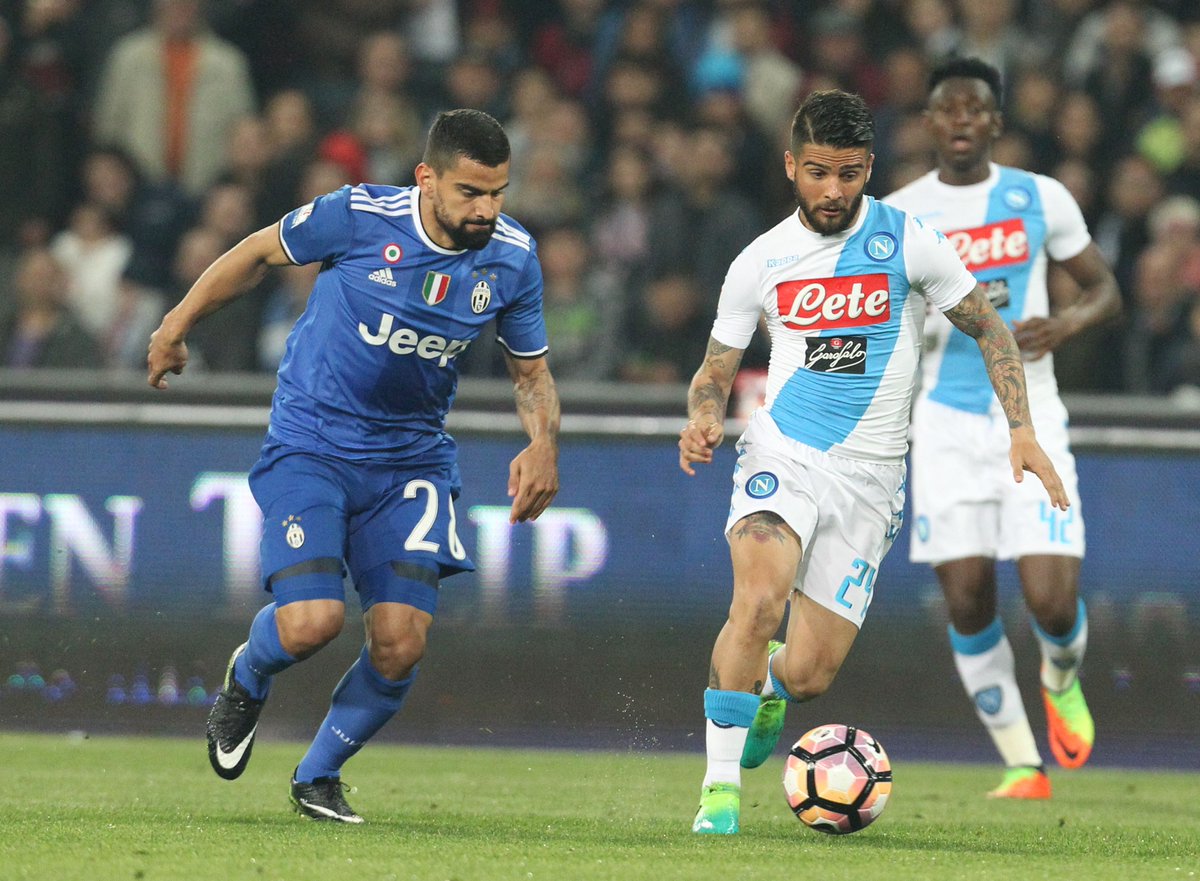 #LiveBolanet HT: Napoli 0-1 Juventus (32' Higuain) (agg: 1-4) | Possessions: 58%-42% | Shots: 4-6 | Tackles: 8-8