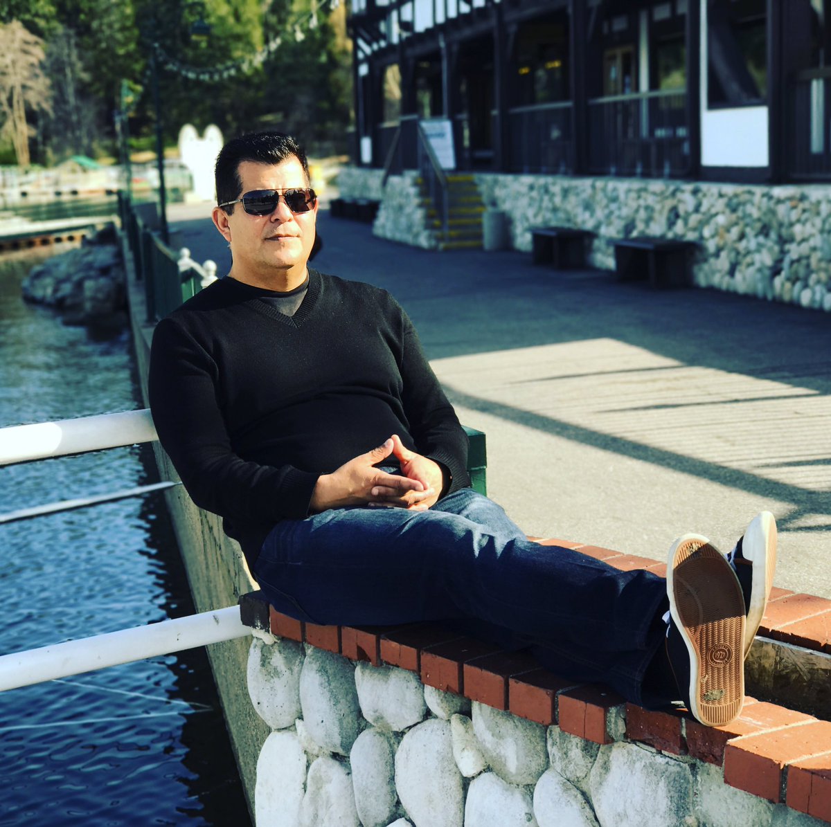 SMASocialAgent's tweet photo. Are you looking to sell your home? There is only one man for the job @flashpreviews #anthonygaleano #siliconbeach #playavista #marinadelrey https://t.co/sMGPAA3iTJ