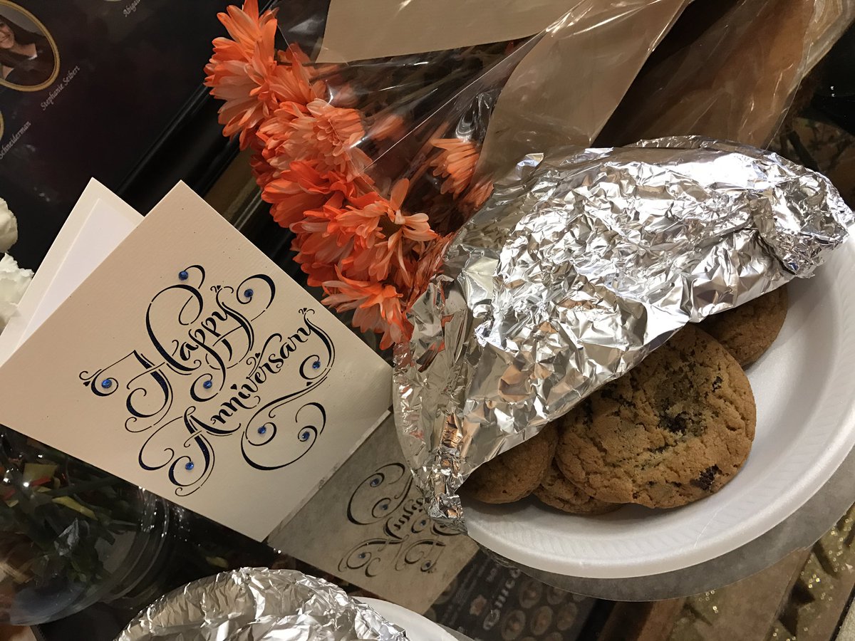 VTChiOmega's tweet image. Thanks to @VTDelts for the beautiful flowers and delicious cookies!!