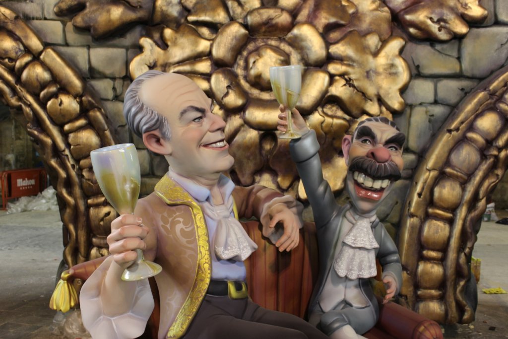 Hoy en <a href="/telecincoes/">Telecinco</a>...¡Bertín Orborne y José María Aznar en <a href="/micasaeslatuya/">Mi casa es la tuya</a>!
En nuestra falla "Que Li Tallen El Cap!" salían así de "salaos"