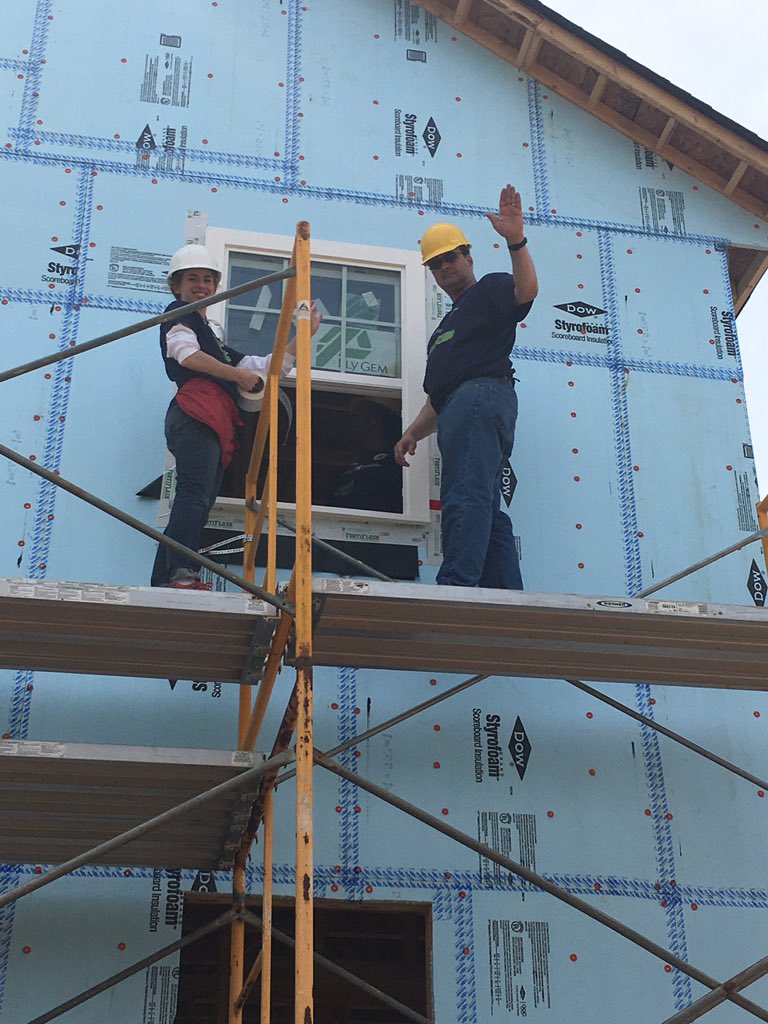VDHLiveWell's tweet photo. VDH had a gr8 time at Habitat &amp; working to meet AIM 1 of the Plan for Well Being, Healthy Connected Communities! #NPHW #HealthiestState2020 https://t.co/Dlbyfsrwsc