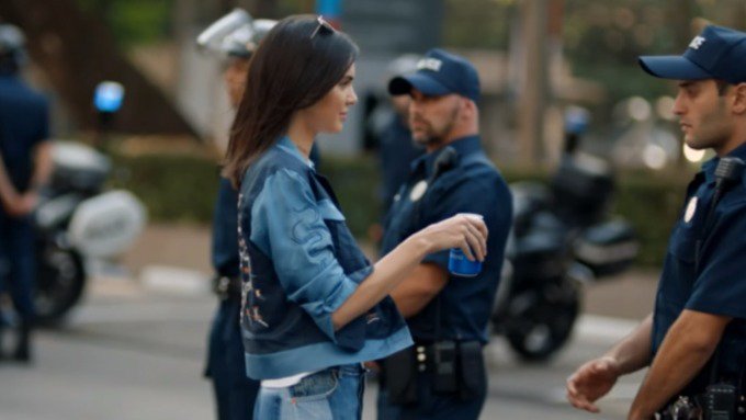itvnews's tweet photo. Pepsi pulls Kendall Jenner equality march advert and apologises for 'missing the mark'
https://t.co/ZWh2UNWWTT https://t.co/S8PBodxw6l