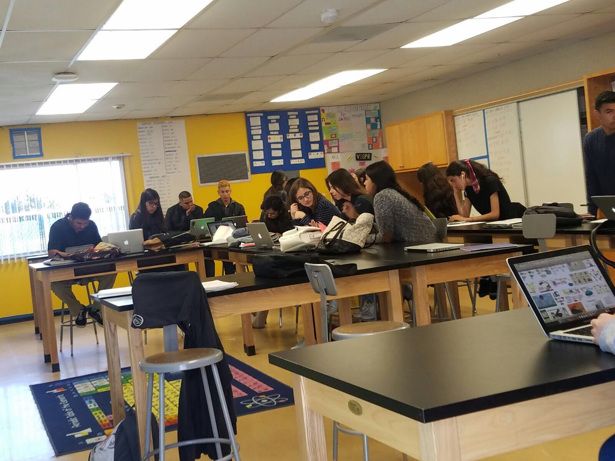 XBorderAmb's tweet photo. Productive morning with #CVLCC #bilingual #binational students @CVESDNews @CABEBEBILINGUAL https://t.co/Yx65ufbUly
