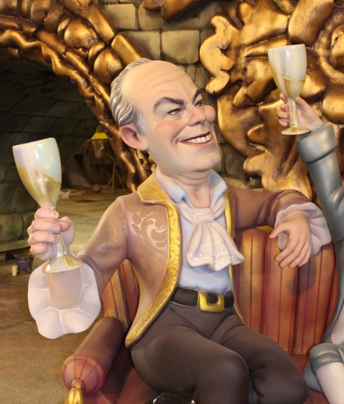 Oye <a href="/BertinOsborne/">Bertín Osborne</a>, nuestro artista fallero Paco Torres no te sacó nada mal...
<a href="/micasaeslatuya/">Mi casa es la tuya</a>... ¡y nuestra falla fue la tuya también!