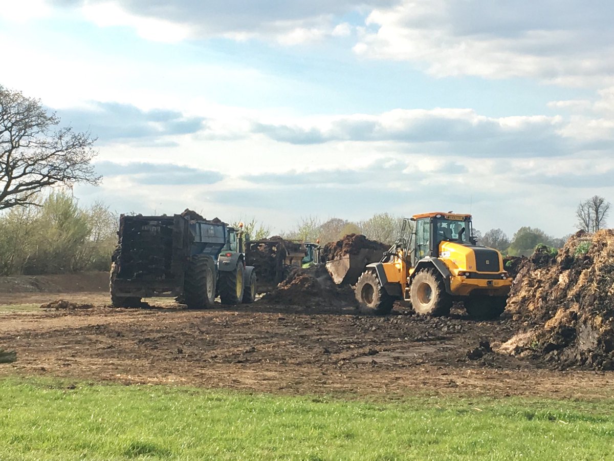 rtaylor2004's tweet photo. Muck spreading🚜 #RTT #muckspreading #Farming2017 https://t.co/Ezi2FKZiQH