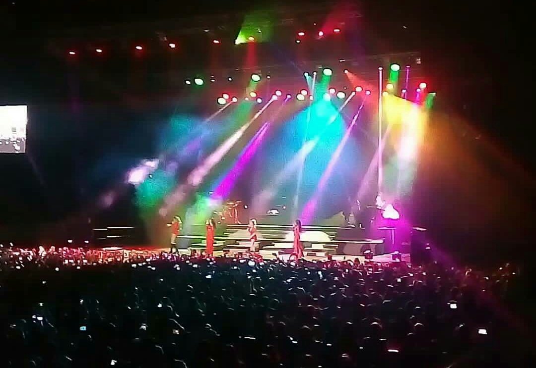 adultharmonizer's tweet photo. This is so artsy. I hope to see them live in the future! I live for Fifth Harmony! #727TourManila #727TourMNL #5HinPH #SmartFifthHarmony https://t.co/ts9M0ABOc6