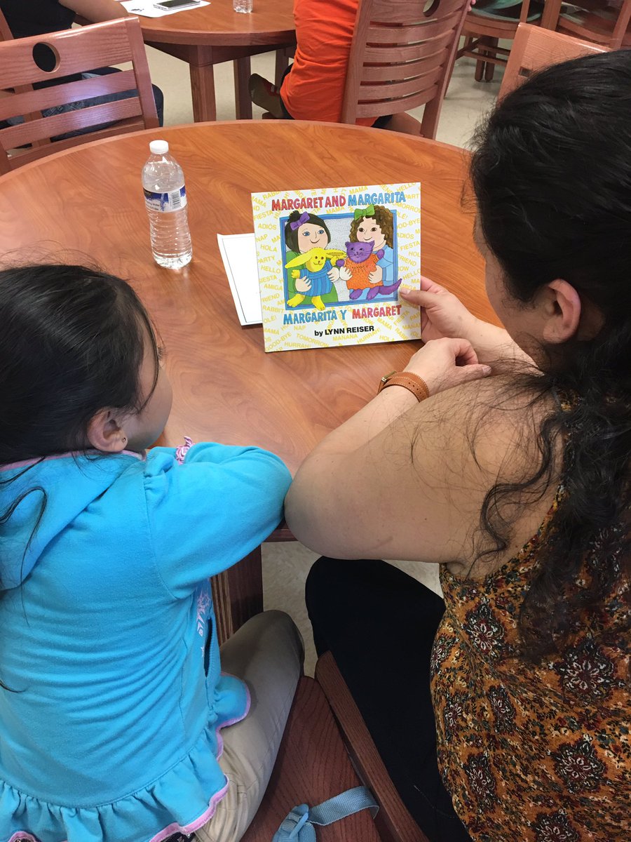 CarlyKopec's tweet photo. Leamos Juntos families at @MPESAACPS are practicing making predictions during reading! 👨‍👩‍👧‍👦📚 https://t.co/LSbCKucsYo