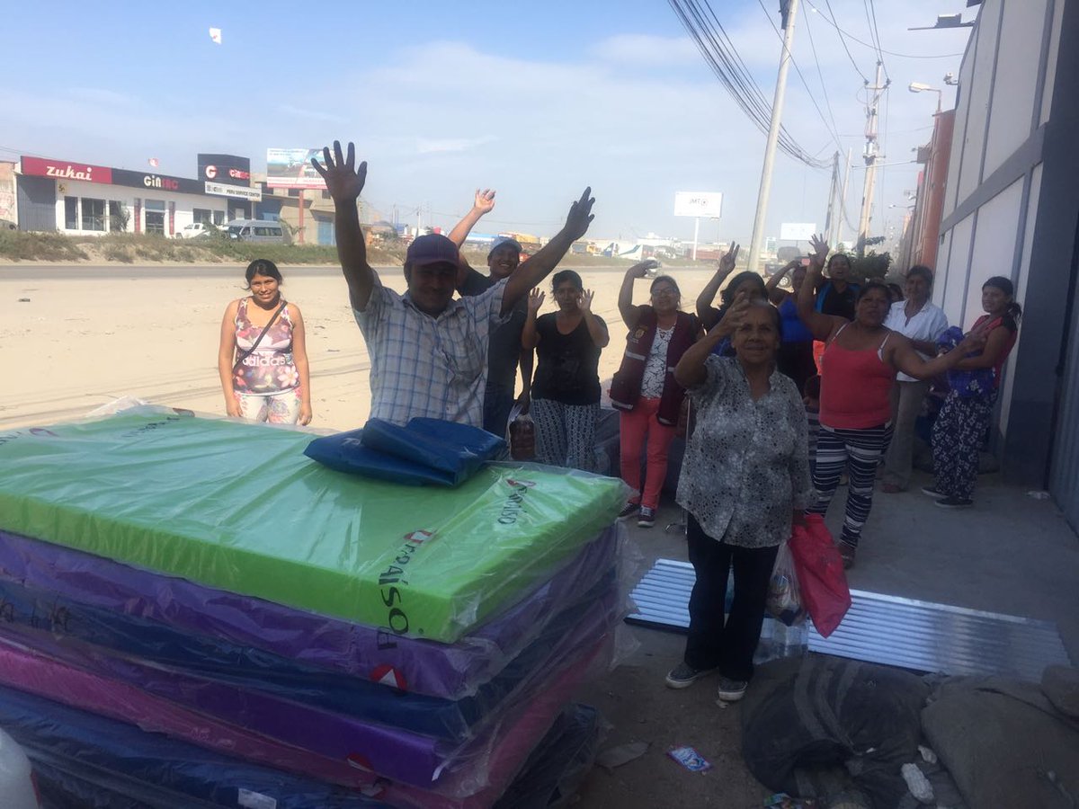 munichiclayo's tweet photo. La MPCh continúa entregando ayuda humanitaria a las familias damnificadas, hoy llegamos hasta el asentamiento humano Fe y Esperanza. #MPCH https://t.co/uyCPAaD40L