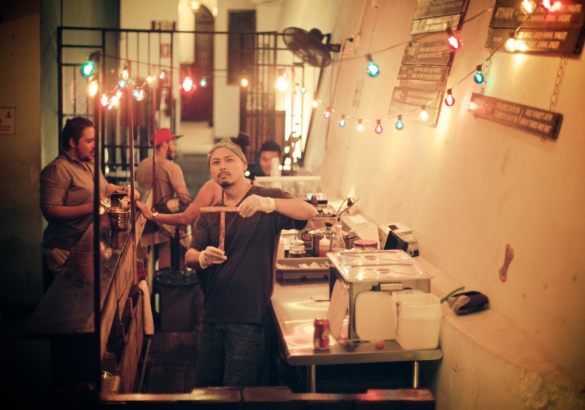 RelicBar's tweet image. ¿Rumbeando y te dio hambre? ¡No importa! Sin salir de @lunascastle puedes probar los deliciosos platillos del Burrito Bar El Corazón 😋