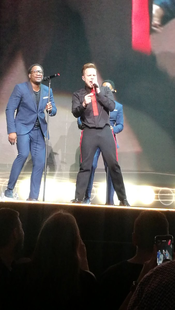 KatiieCarter's tweet photo. #GoodbyeTourBulge Had a great night, great photo taking skills by me if i do say so myself :P love you @ollyofficial <3 xx excited in leeds https://t.co/9LDdlzefsz