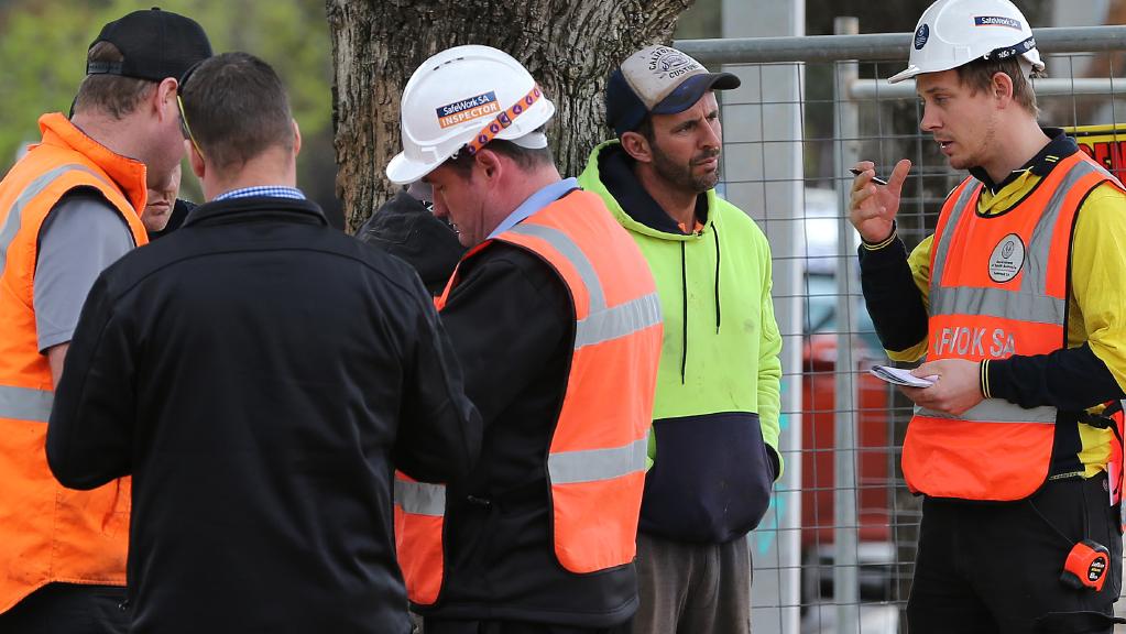 500 people are injured at work every week, new <a href="/WorkSafe_Vic/">WorkSafe Victoria</a> figures show bit.ly/2nc4Izn