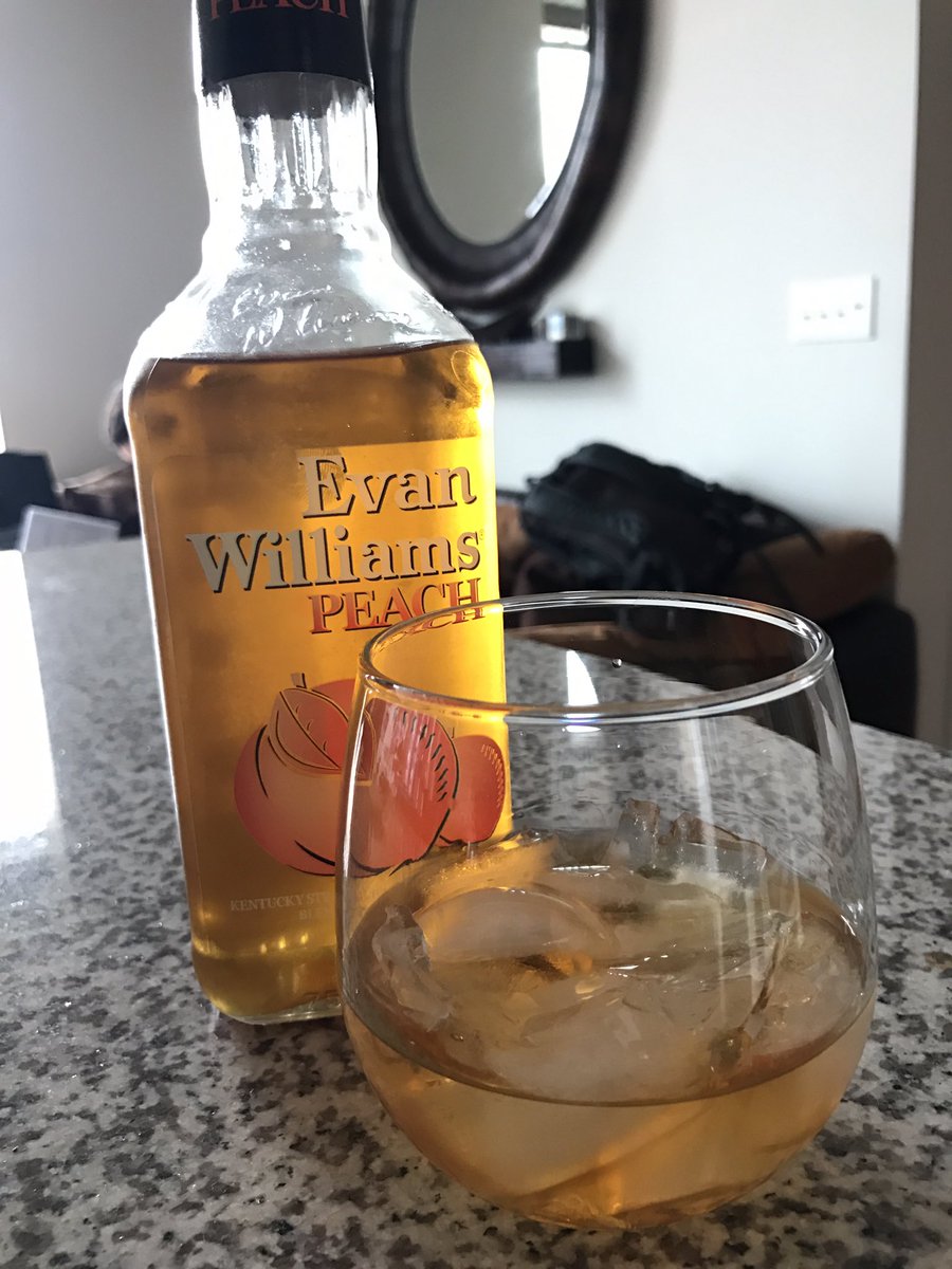 dkalentzis's tweet photo. It's officially #WhiskeyWednesday !! Join us tonight for our #PKandDK podcast! 8e/7c Cheers!! #evanwilliamspeach https://t.co/0Js8XCHj0G