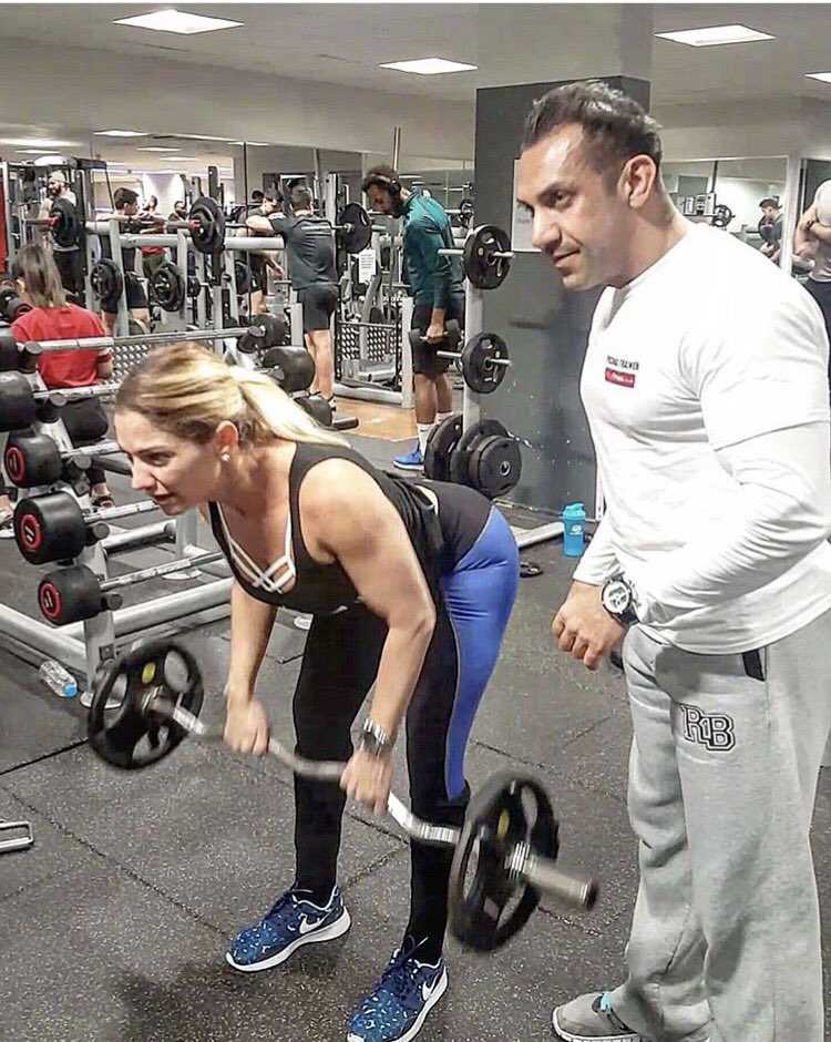 LAMuscle's tweet image. Qualified personal trainer Nav 'The Sword' giving his client a training lesson on back as he puts her through her paces with #bentrows 💪