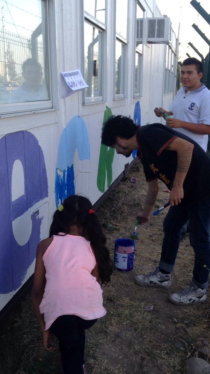 Culturas_RM's tweet photo. Co-diseño del mural interactivo y comunitario en @CecreaRm junto al reconocido artista urbano y muralista #Sofrenia https://t.co/8EXCXkDH6T
