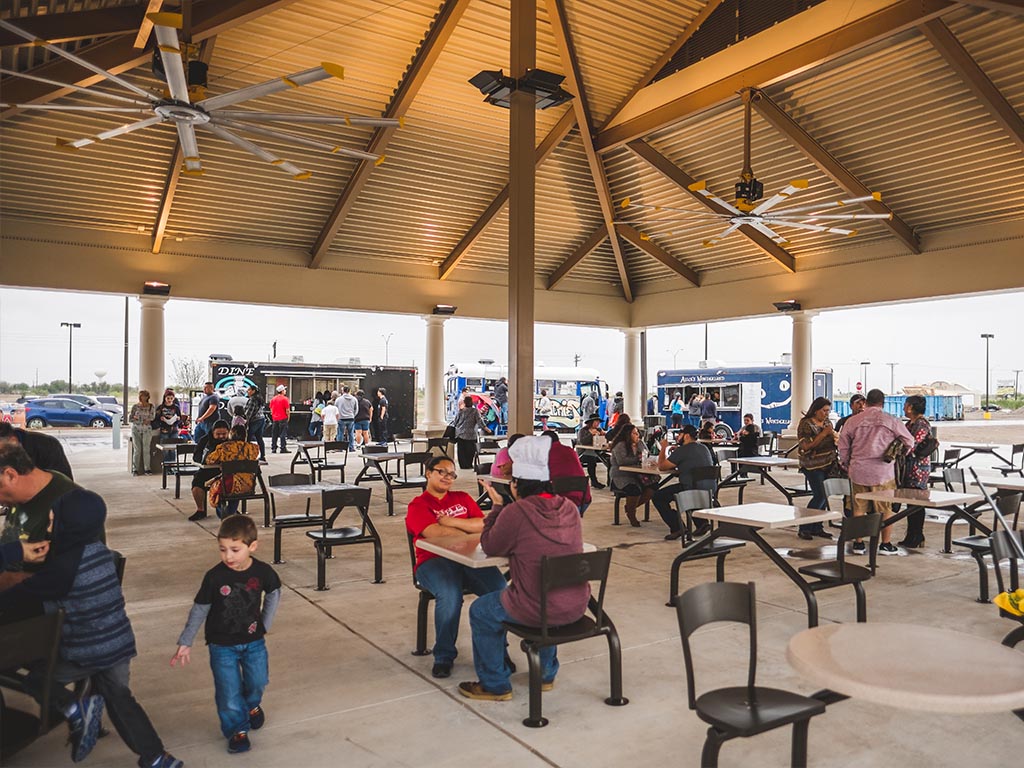 It's official, Curbside: A Food Truck Pavilion delivers a one-of-a-kind outlet mall dining experience <a href="/ShopOCCB/">CorpusChristiOutlets</a> lockardonline.com/curbside-first…